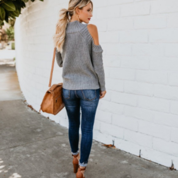 SARA LYNN Gray Cold Shoulder Turtleneck Sweater - Picture 4 of 8
